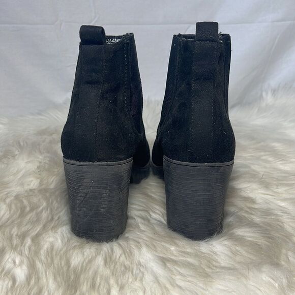 TopShop Black Sueded Lug Sole Booties Sz 39/8.5 - Picture 3 of 7